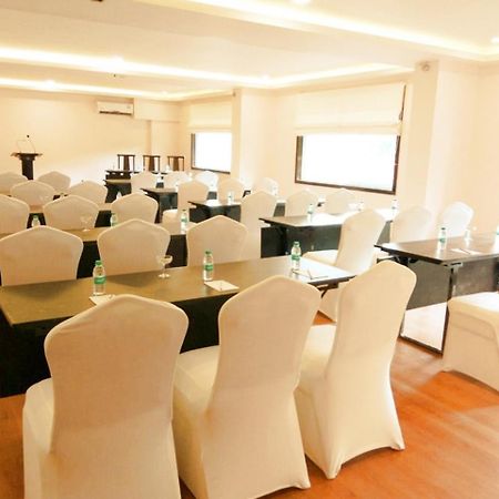 מניפלה Hotel Central Park מראה חיצוני תמונה