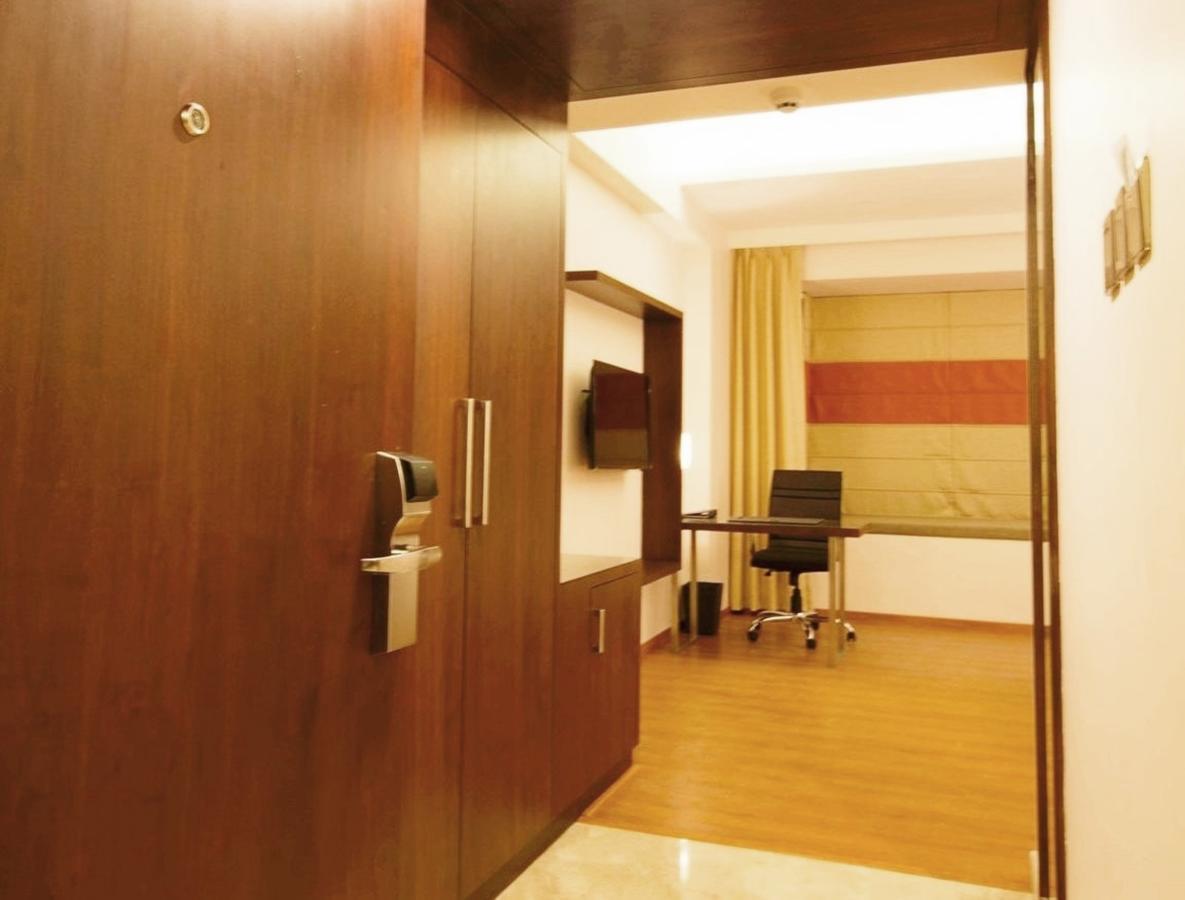 מניפלה Hotel Central Park מראה חיצוני תמונה