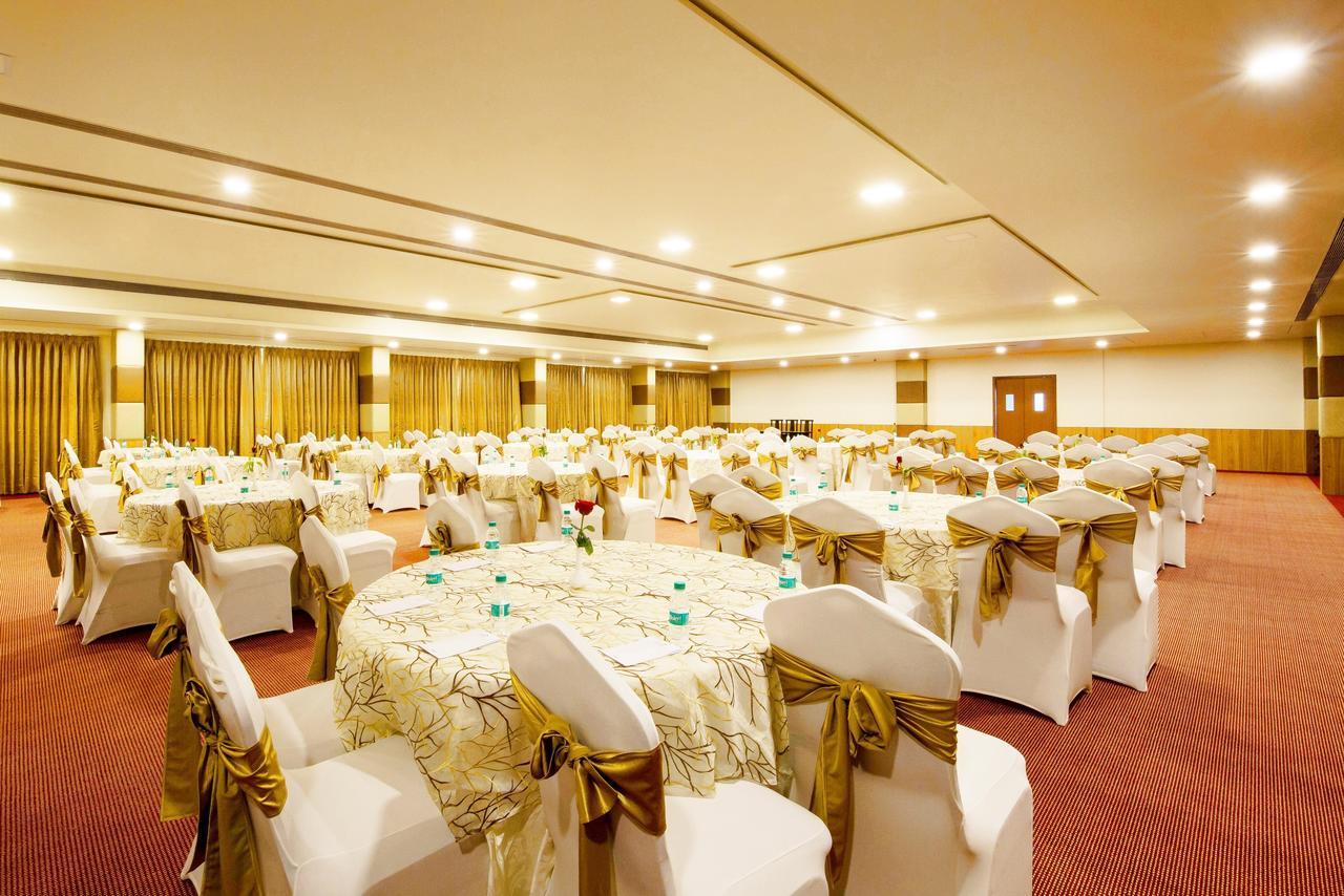 מניפלה Hotel Central Park מראה חיצוני תמונה