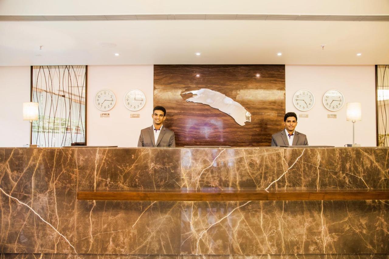 מניפלה Hotel Central Park מראה חיצוני תמונה