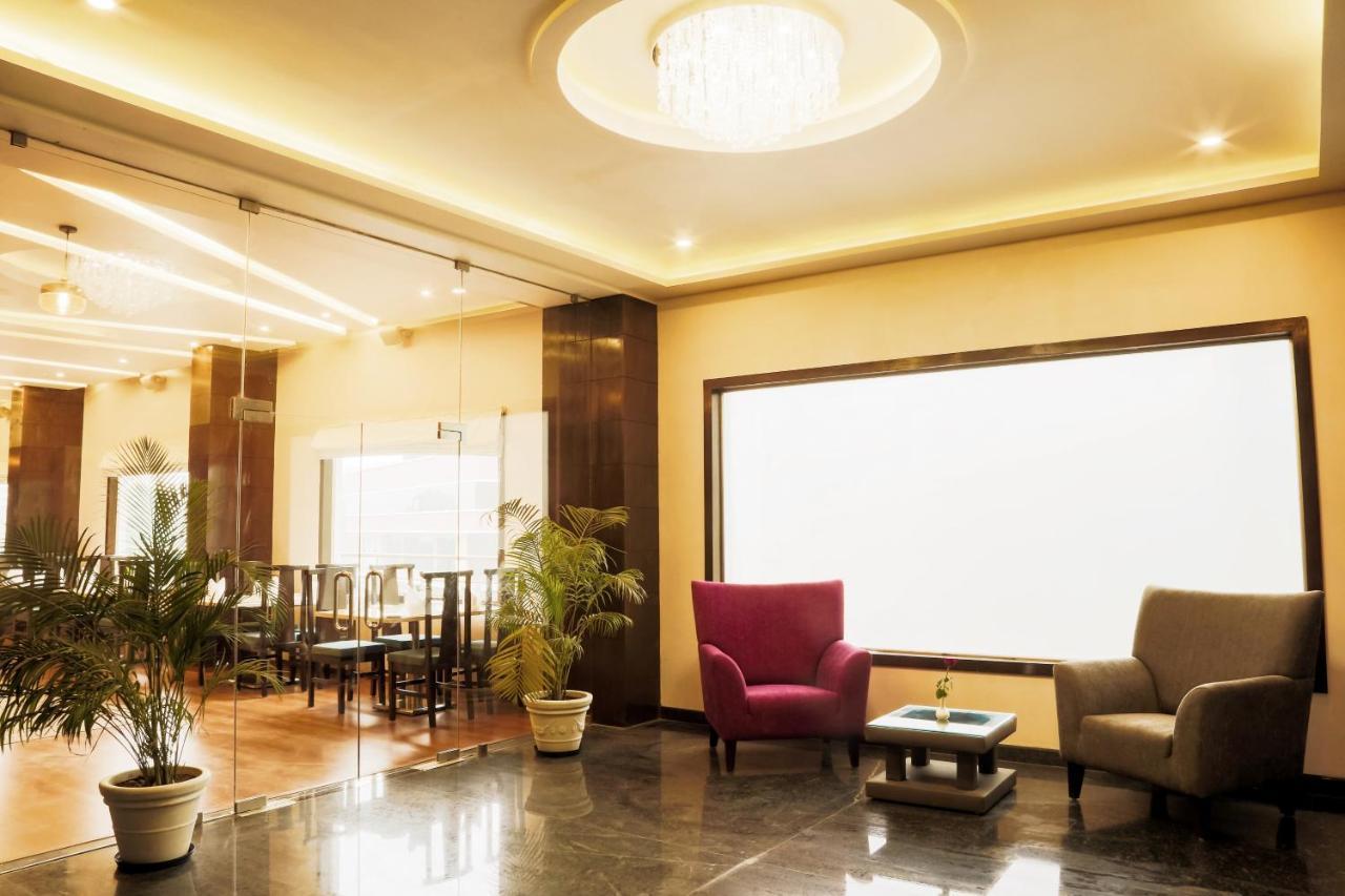 מניפלה Hotel Central Park מראה חיצוני תמונה