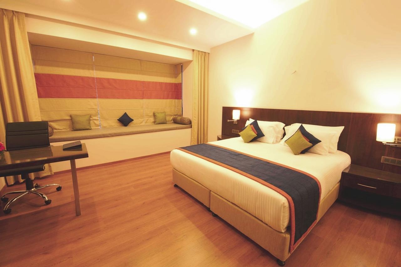 מניפלה Hotel Central Park מראה חיצוני תמונה