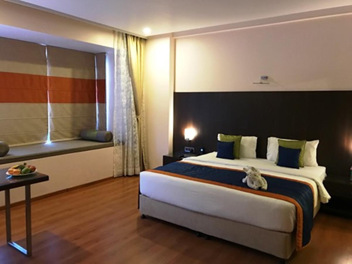 מניפלה Hotel Central Park מראה חיצוני תמונה