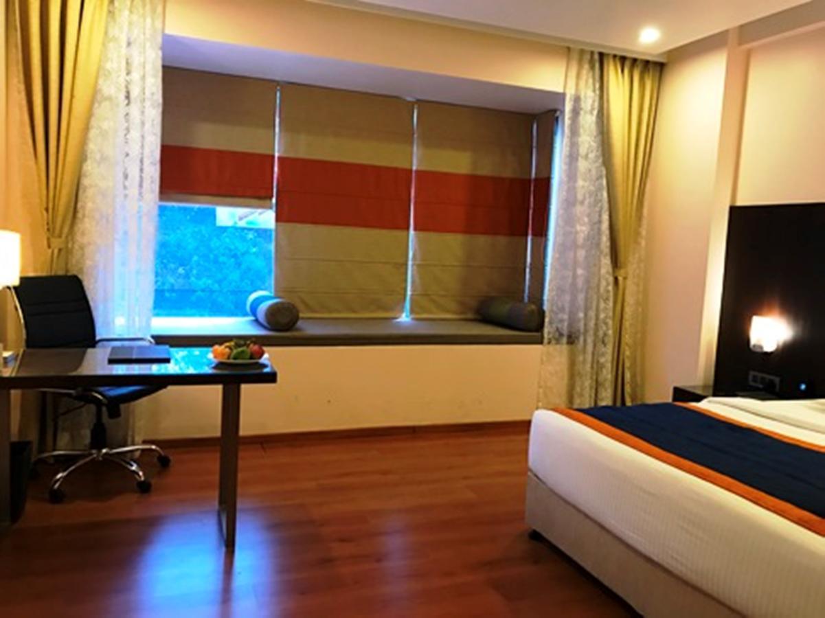 מניפלה Hotel Central Park מראה חיצוני תמונה