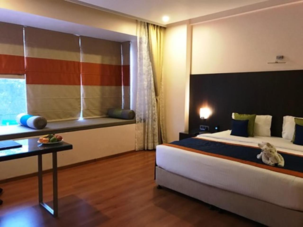 מניפלה Hotel Central Park מראה חיצוני תמונה