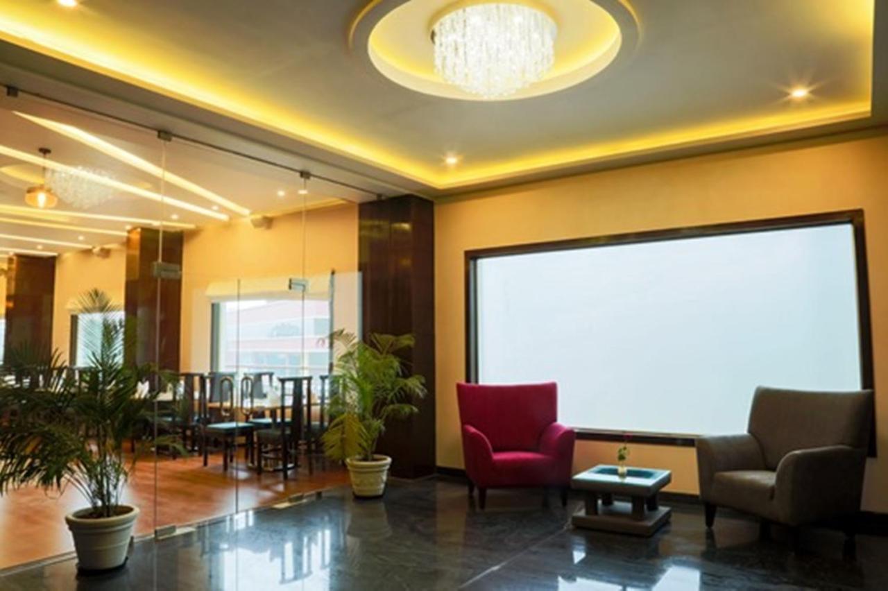 מניפלה Hotel Central Park מראה חיצוני תמונה