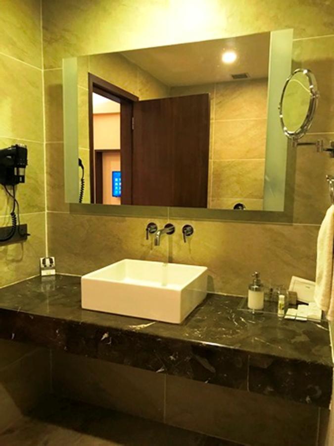 מניפלה Hotel Central Park מראה חיצוני תמונה